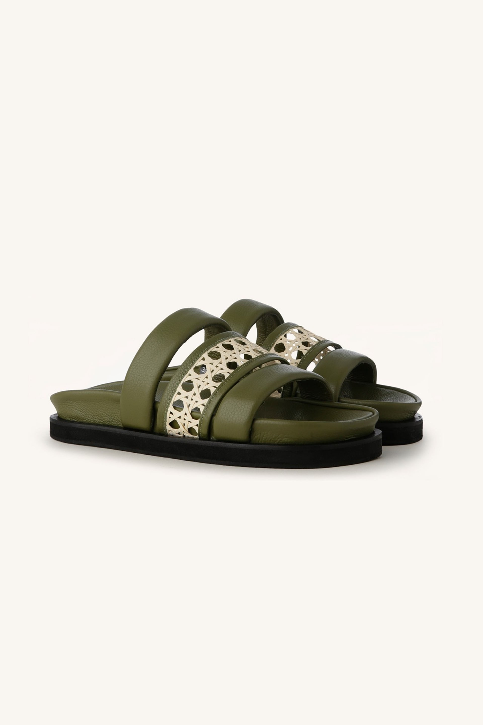 CHINELO CARRIOLA COURO