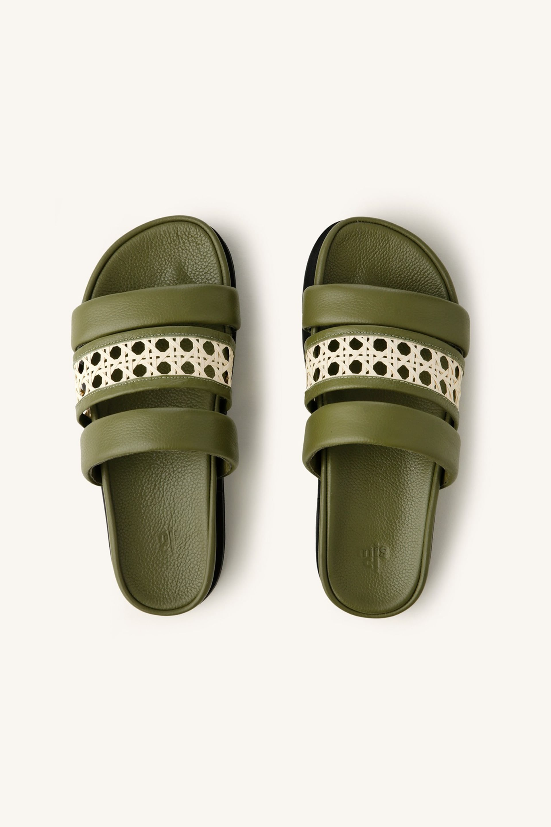 CHINELO CARRIOLA COURO